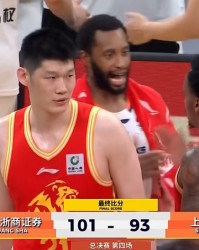 易倍体育-离谱！某记者挖坑提问禁忌问题，卢伟识破陷阱愤怒离场送上眼神杀|上海男篮|王哲林|张镇麟|球队|裁判_新浪体育_新浪新闻