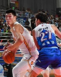 易倍体育-CBA｜刘传兴：并非有意弄伤曾凡博