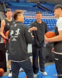 易倍体育-杜锋：北京投出56%三分命中率 我们只有32%稍微好一点效果就不一样