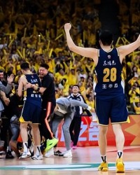 易倍体育-加时三分绝杀广东守卫主场，奎因8记三分准三双，杜锋正式表态